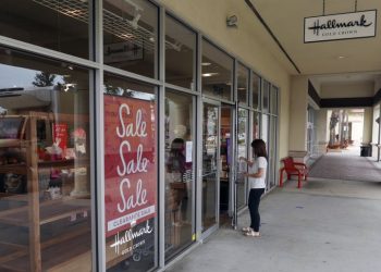 U.S. retail sales fell in December for 3rd straight month