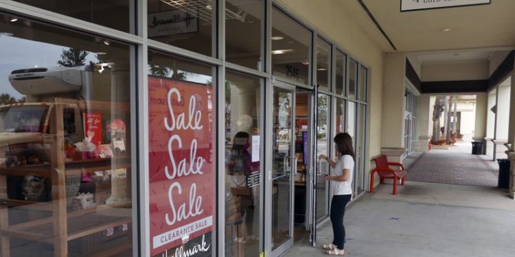 U.S. retail sales fell in December for 3rd straight month