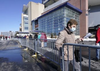 Vaccine drive gains speed, but maskless fans fuel worries