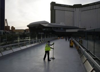 US unemployment claims fall to 779,000 but job cuts grind on