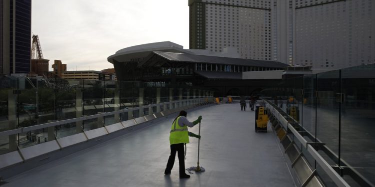 US unemployment claims fall to 779,000 but job cuts grind on