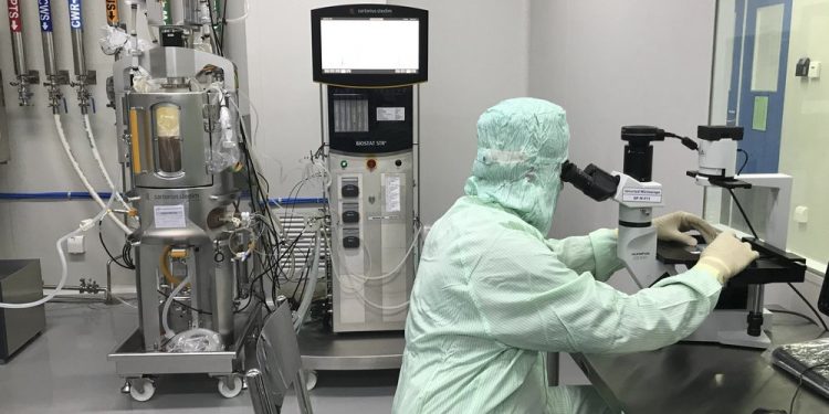 Countries urge drug companies to share vaccine know-how