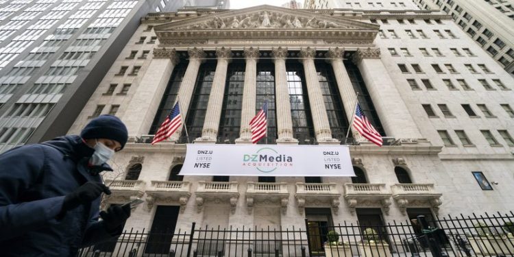 Why good news for the economy can be a drag on your 401(k)