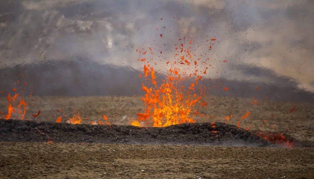 Hikers scramble as new fissure opens up at Icelandic volcano