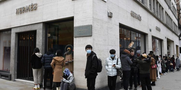 Study: Hope for US boost pushes global luxury goods recovery