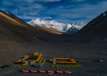 China to draw ‘separation line’ on peak of Mount Everest