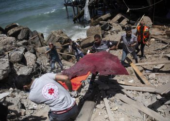 Israeli strikes hit Gaza tunnels as diplomats work for truce