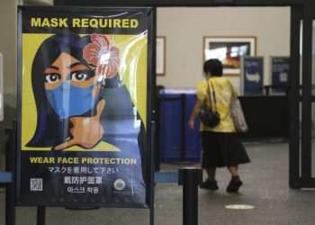 US extends face-mask requirement on planes until September