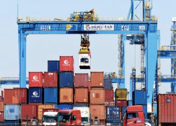 Chinese exports jump, gap with US grows as tensions persist
