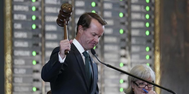 Texas GOP advances voting bill after Democrats’ holdout ends