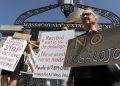 Pelosi, Democrats call on Biden to extend eviction ban