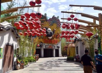 Universal Studios sets opening for first theme park in China