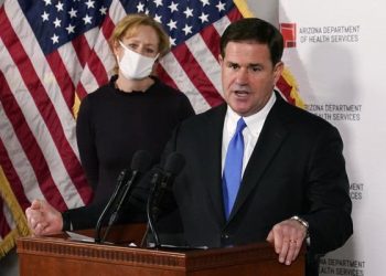 Judge blocks Arizona laws banning school, city mask mandates