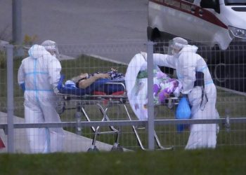 Russia’s daily COVID-19 deaths top 1,000 for first time