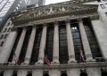 US stocks make modest gains, continuing upward trend
