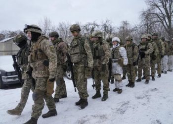 US draws down Ukraine embassy presence as war fears mount