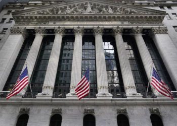 After big 2021, Wall Street starts new year on strong note
