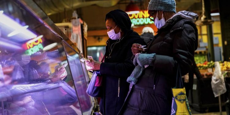 US virus cases, hospitalizations continue steady decline