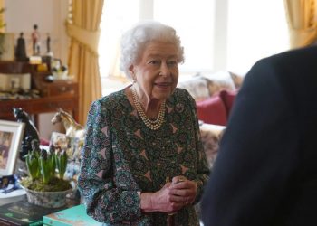 Queen Elizabeth II tests positive for COVID; mild symptoms