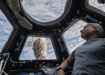 US astronaut to ride Russian spacecraft home during tensions