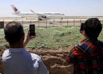 Chinese airliner crashes with 132 aboard in country’s south
