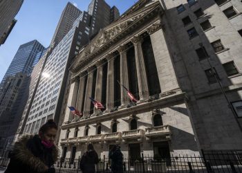 Stocks rise on Wall Street as oil slides to $100 per barrel