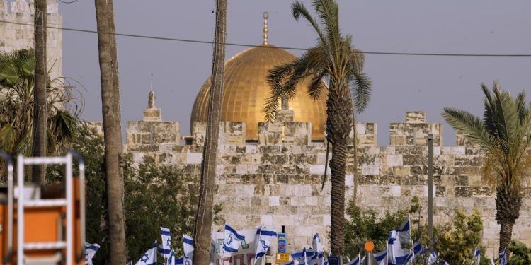 Israeli nationalists chant racist slogans in Jerusalem march