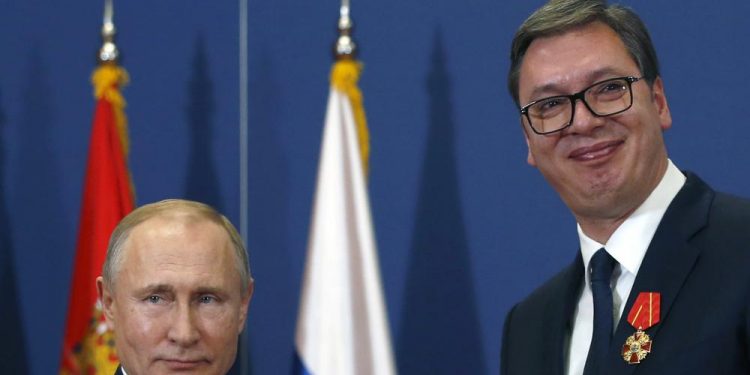 Serbia ignores EU sanctions, secures gas deal with Putin
