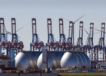 Poland urges EU to slap sanctions on Russian oil and gas