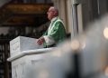 After Roe’s demise, clergy lead faithful in praise, laments