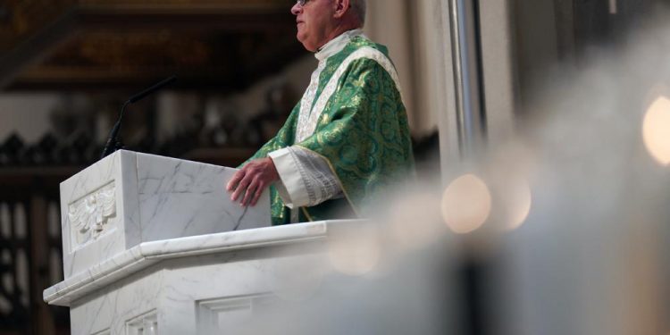 After Roe’s demise, clergy lead faithful in praise, laments