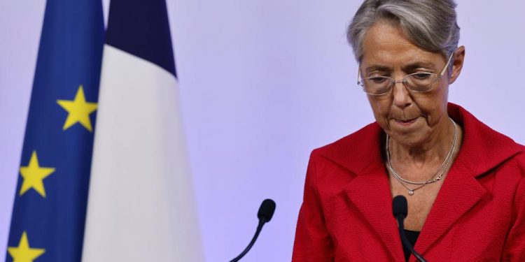 Macron alliance projected to lose parliamentary majority