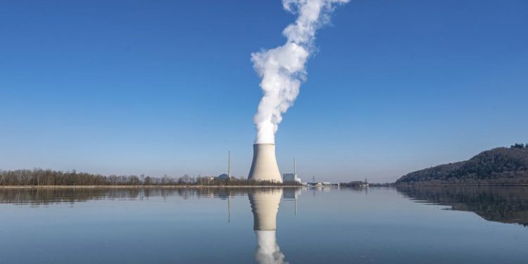 Germany argues over nuclear shutdown amid gas supply worries