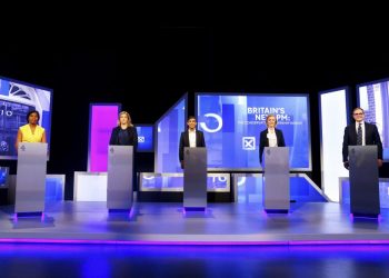 Candidates for UK leader seek to woo right wing before vote