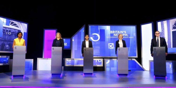 Candidates for UK leader seek to woo right wing before vote