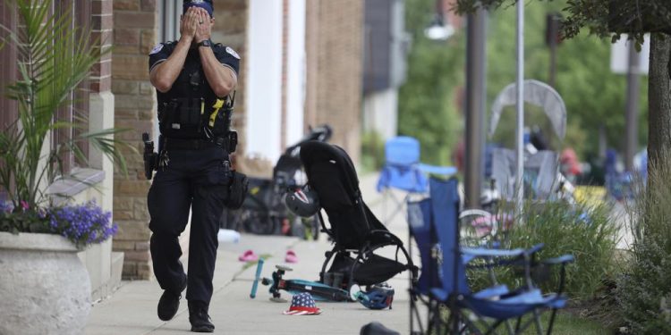 6 dead, 30 wounded in shooting at Chicago-area July 4 parade