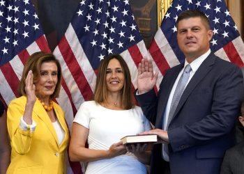 Minnesota’s Finstad sworn in as newest member of Congress