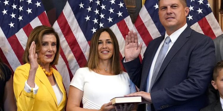 Minnesota’s Finstad sworn in as newest member of Congress