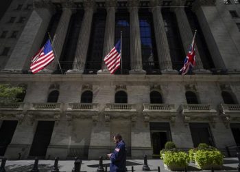 Wall Street falls as FedEx warning adds to market woes