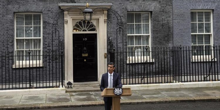 Sunak takes over as UK prime minister amid economic crisis