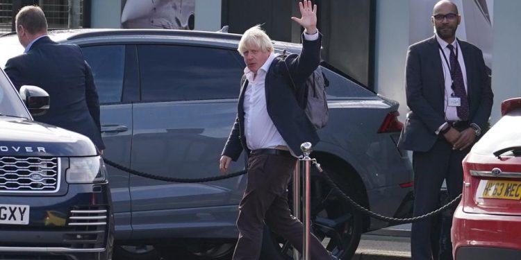Johnson returns to UK amid rumors he will run for leader