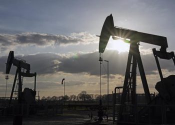 Energy stocks get oil price support as recession looms