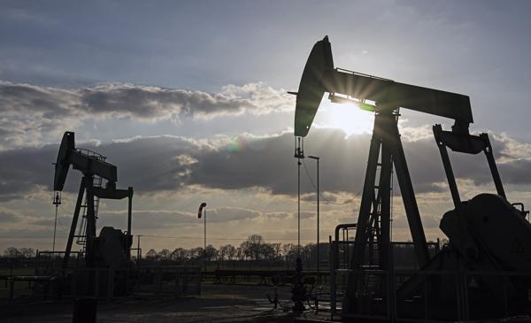 Energy stocks get oil price support as recession looms