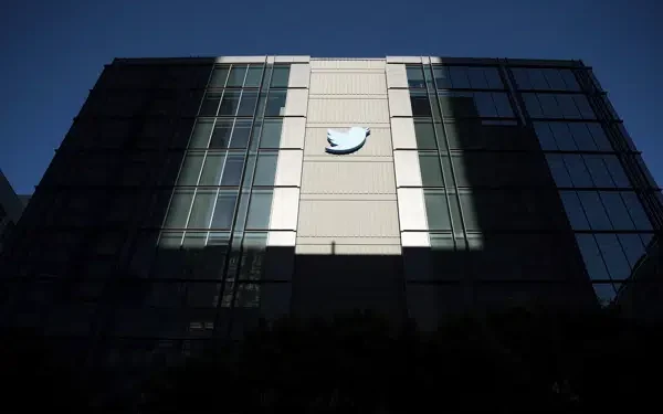 Twitter bans linking to Facebook, Instagram, other rivals