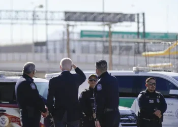 Biden walks stretch of US-Mexico border, amid GOP criticism