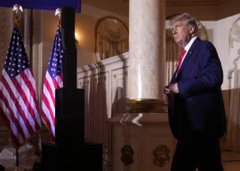 Trump rings in 2023 facing headwinds in his White House run