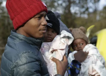 US, Canada end loophole that let asylum-seekers cross border