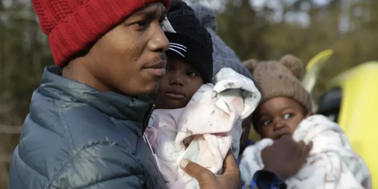 US, Canada end loophole that let asylum-seekers cross border