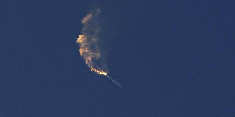 SpaceX giant rocket explodes minutes after launch from Texas