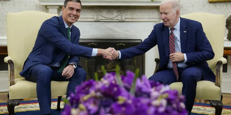 Biden commends Spanish Prime Minister Pedro Sánchez for collaboration on migration